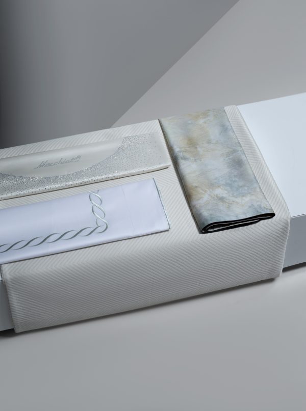 TENCEL™ & Cotton Blend Bedding Set – King Size