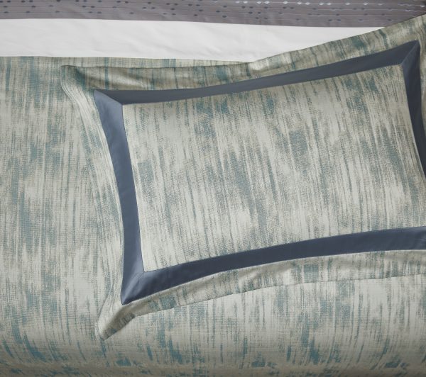 d4f2a30327bcc34aad3285fccfb70067 Nadal – Yarn-Dyed Jacquard Bedding Set